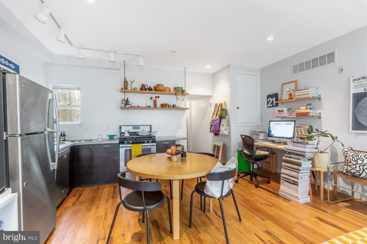 2049 E Susquehanna Ave Apt 2f - Photo 3 of 12