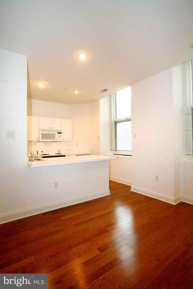 1600 Walnut St Apt 602-3 - Photo 6 of 14