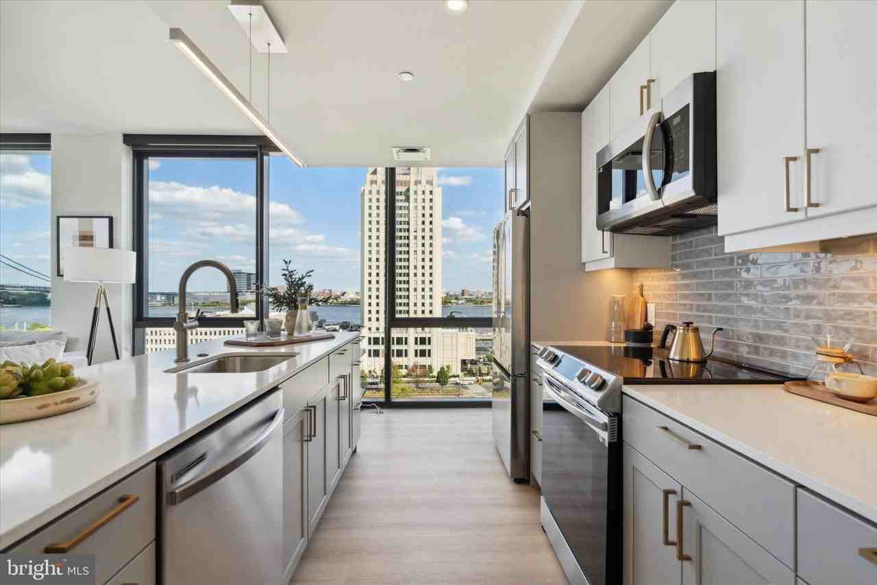 15 Dock St #510