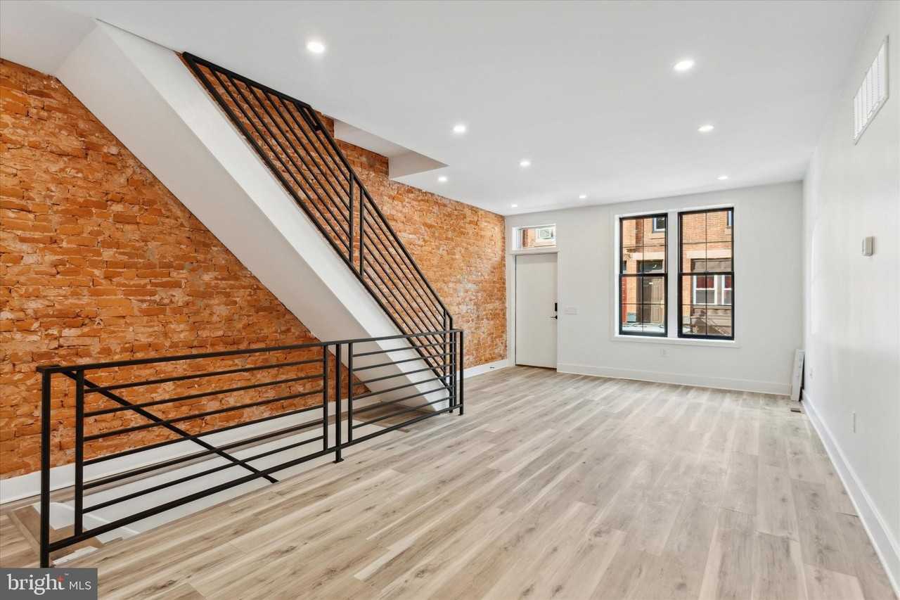 1265 S Bonsall St - Photo 2 of 21