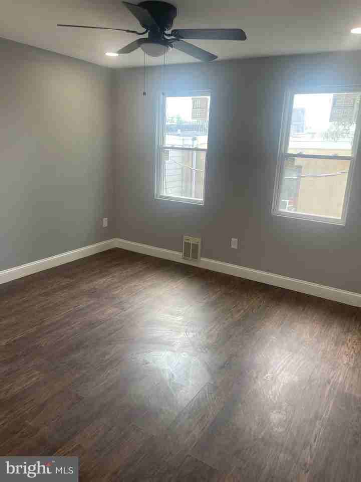 5618 Appletree St Unit 2 - Photo 3 of 11