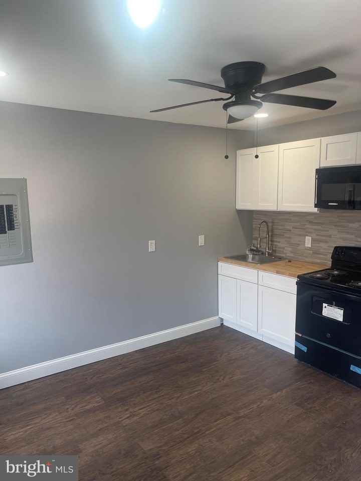 5618 Appletree St Unit 2 - Photo 7 of 11