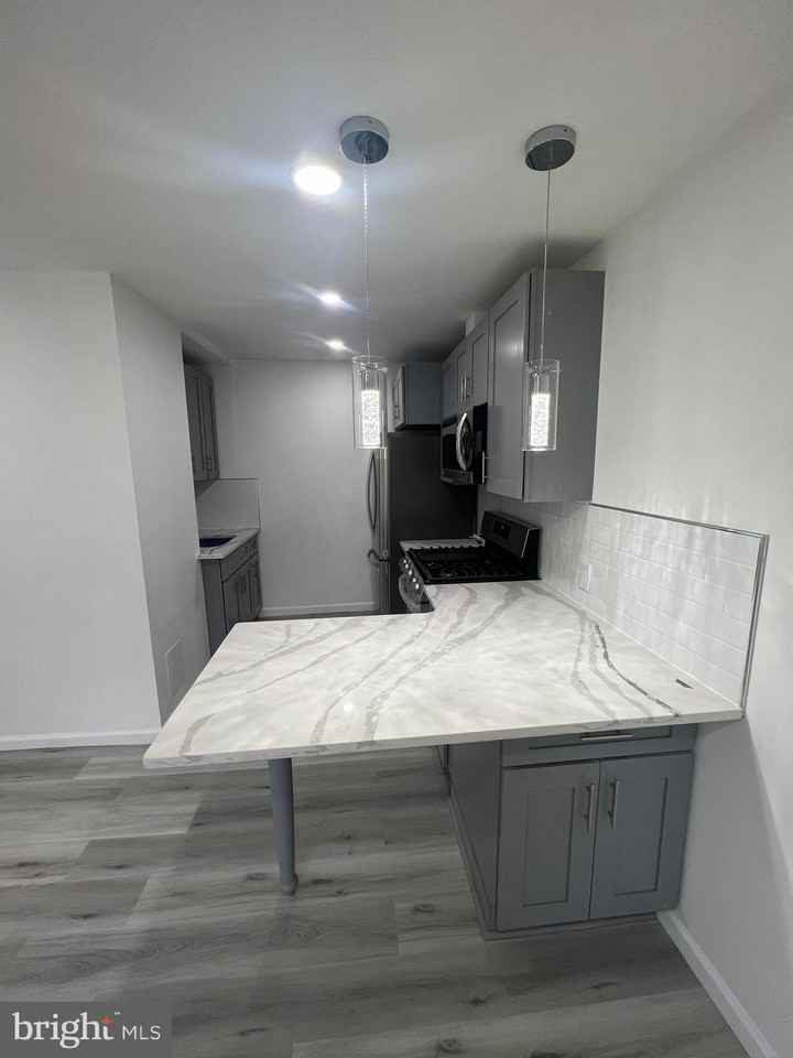 735 S 9th St Apt 4 - Photo 7 of 17