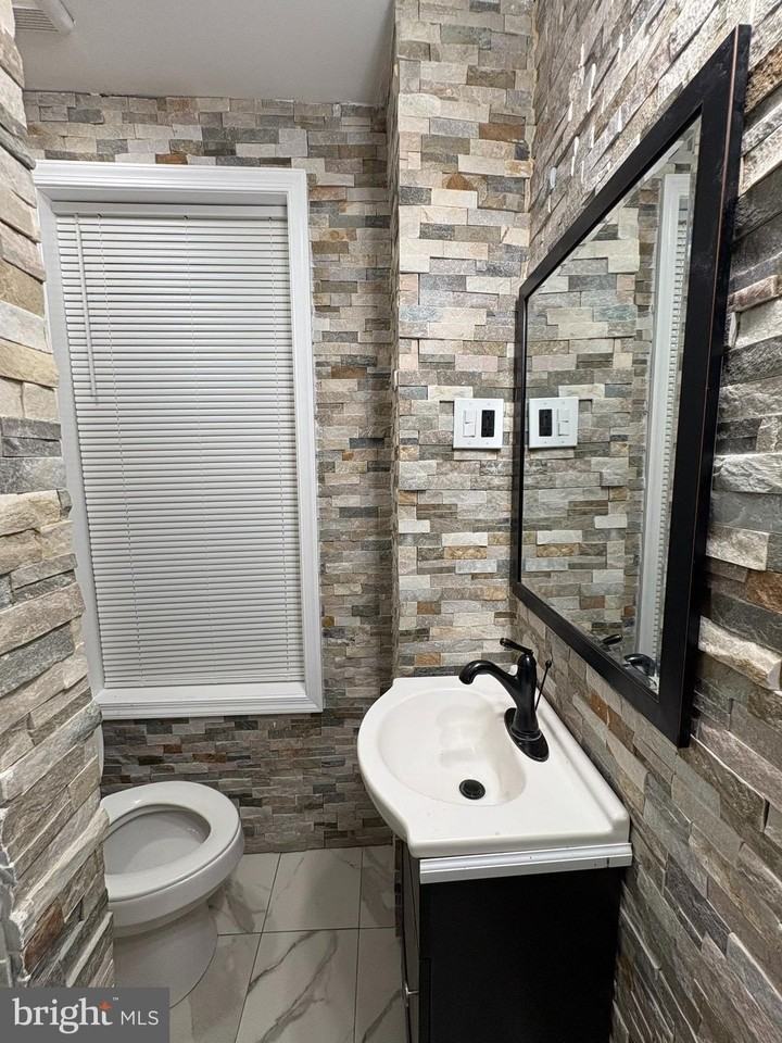 5921 N 12th St Unit 2 - Photo 3 of 9