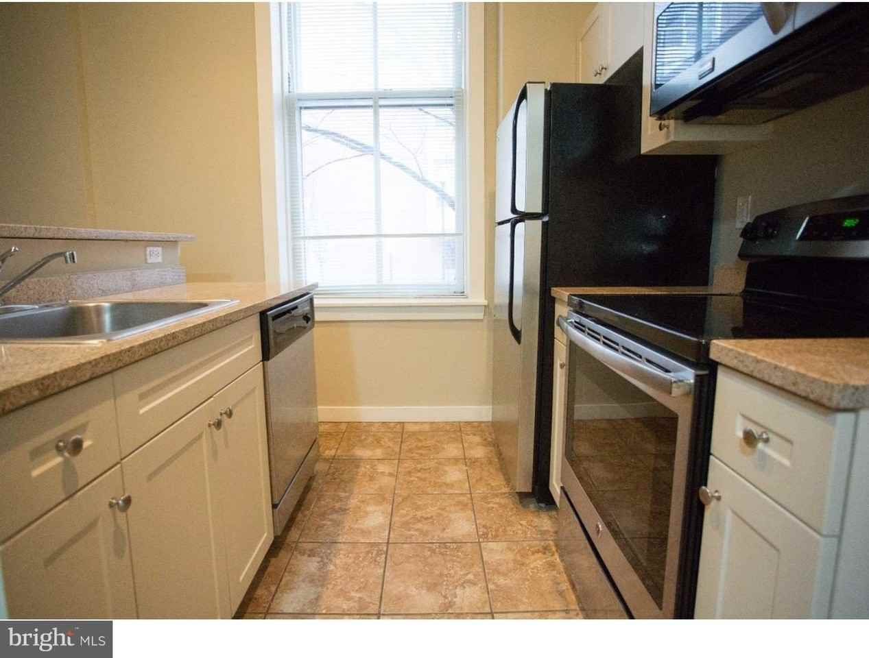 1100 Spruce St #2R - Photo 4 of 22