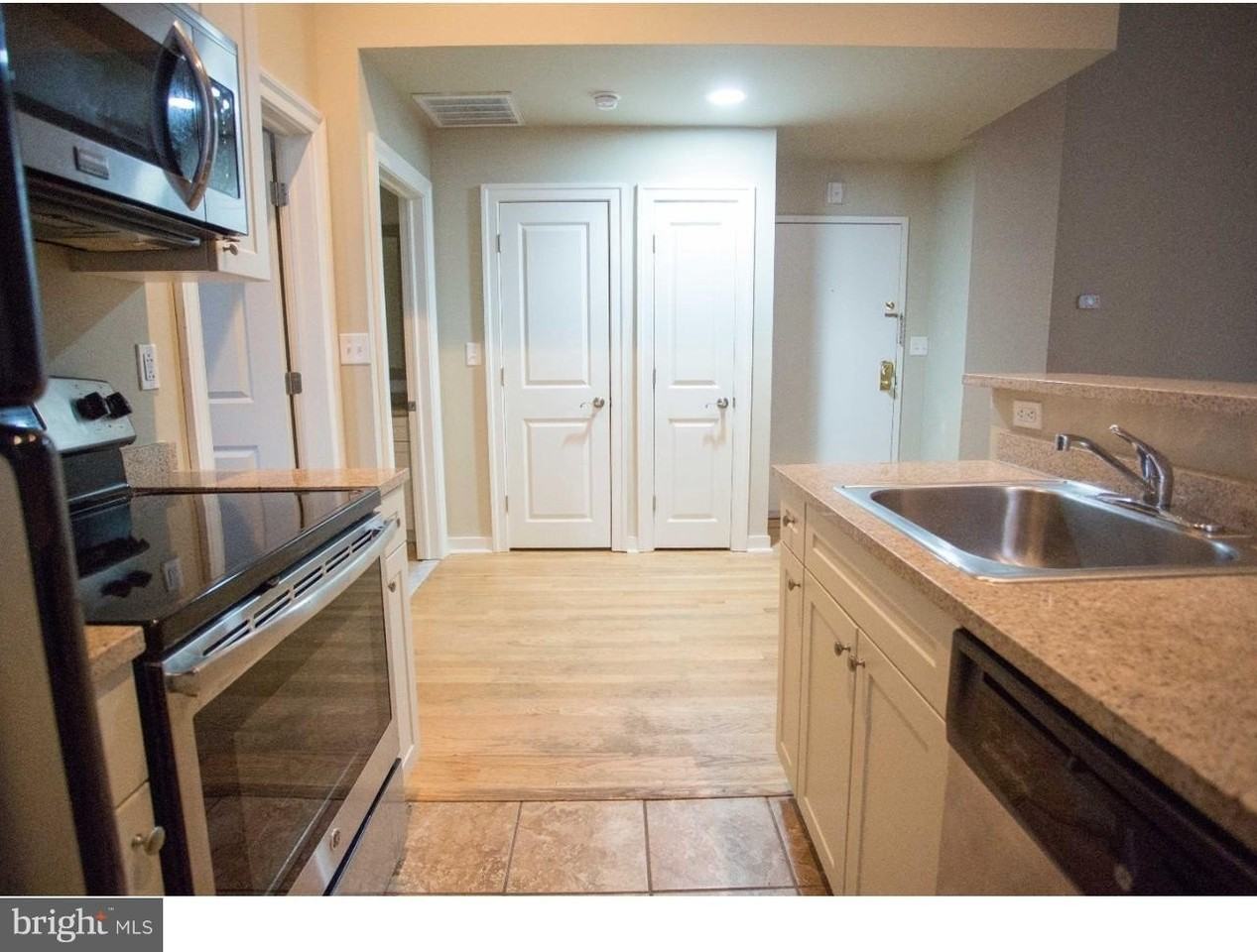 1100 Spruce St #2R - Photo 6 of 22