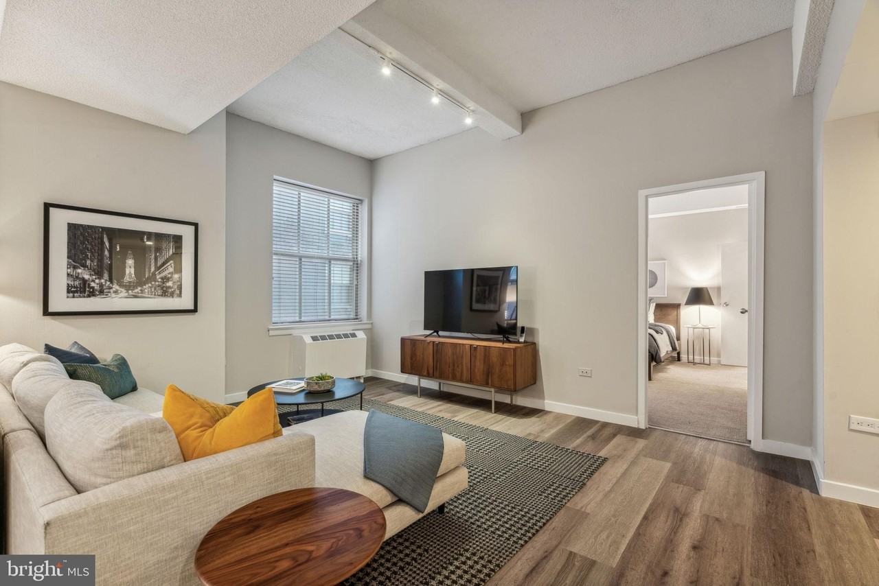 875 Sansom St #827 - Photo 3 of 34