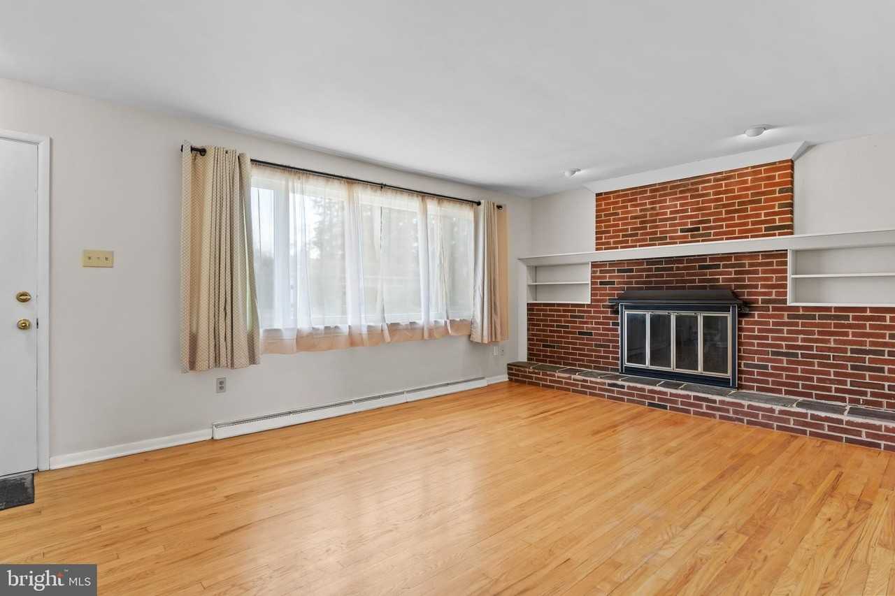 213 Sunset Dr - Photo 3 of 23