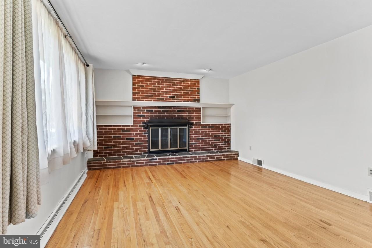 213 Sunset Dr - Photo 4 of 23