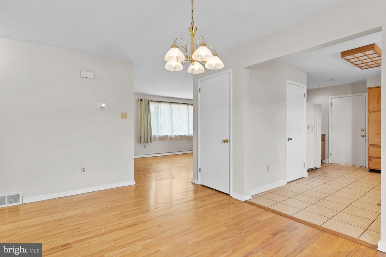 213 Sunset Dr - Photo 5 of 23