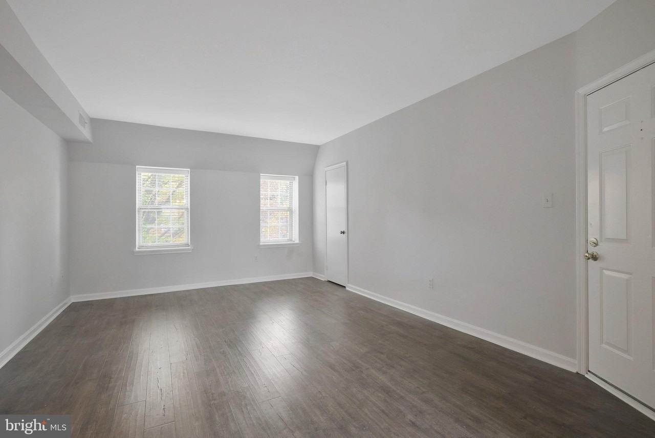 1804 N Queens Ln Unit 4-207 - Photo 6 of 24