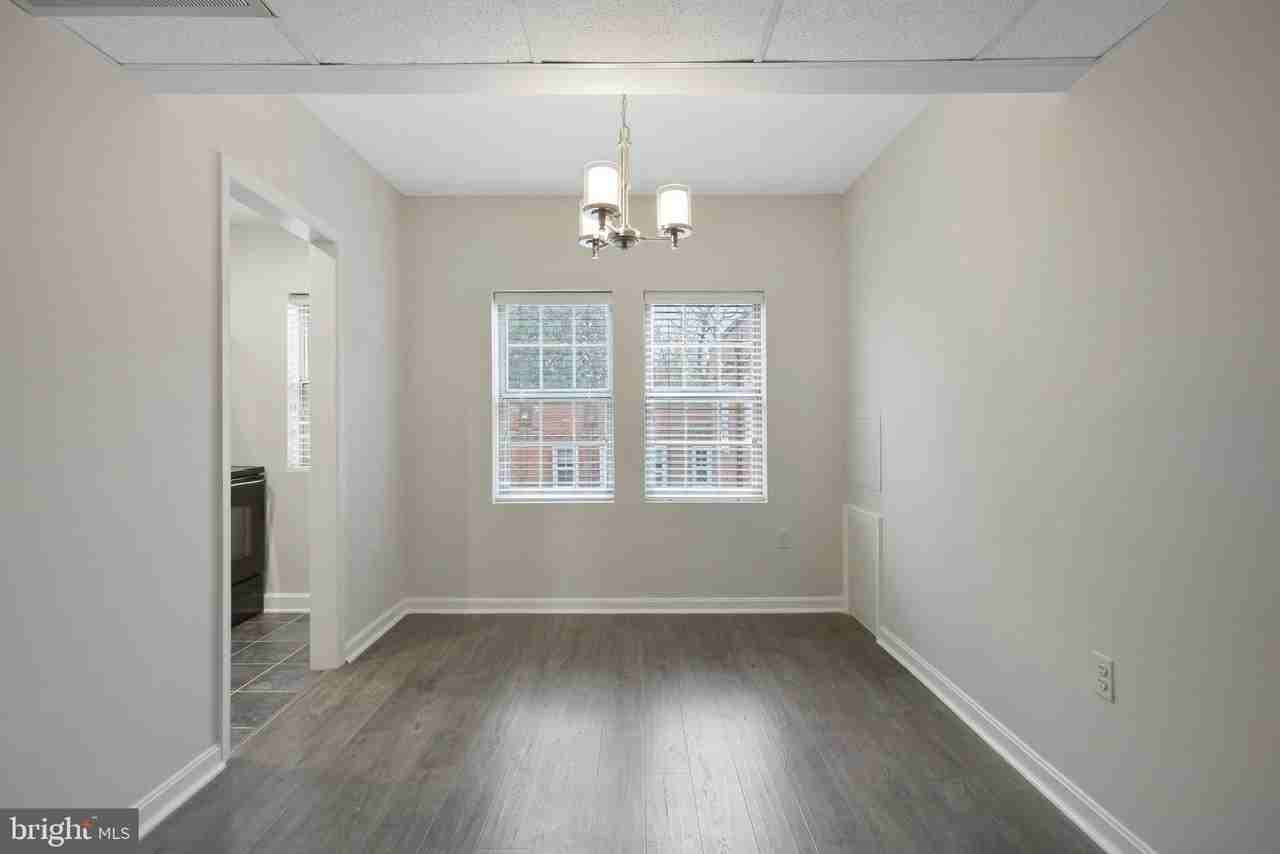 1804 N Queens Ln Unit 4-207 - Photo 7 of 24