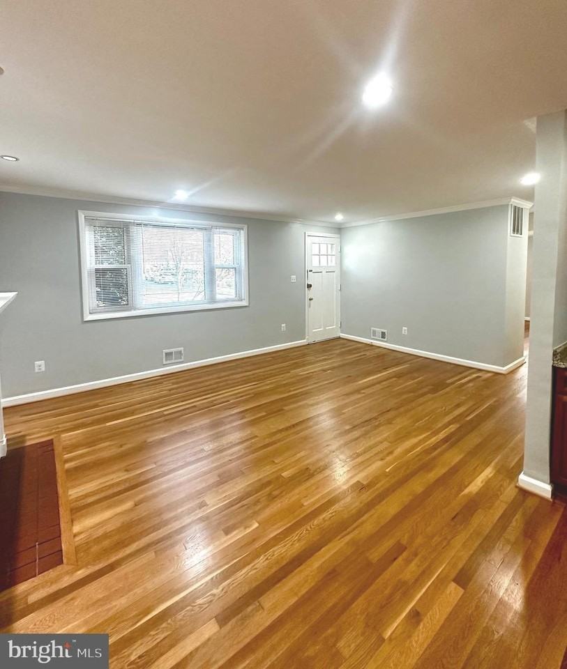 5100 10th St N - Photo 6 of 28