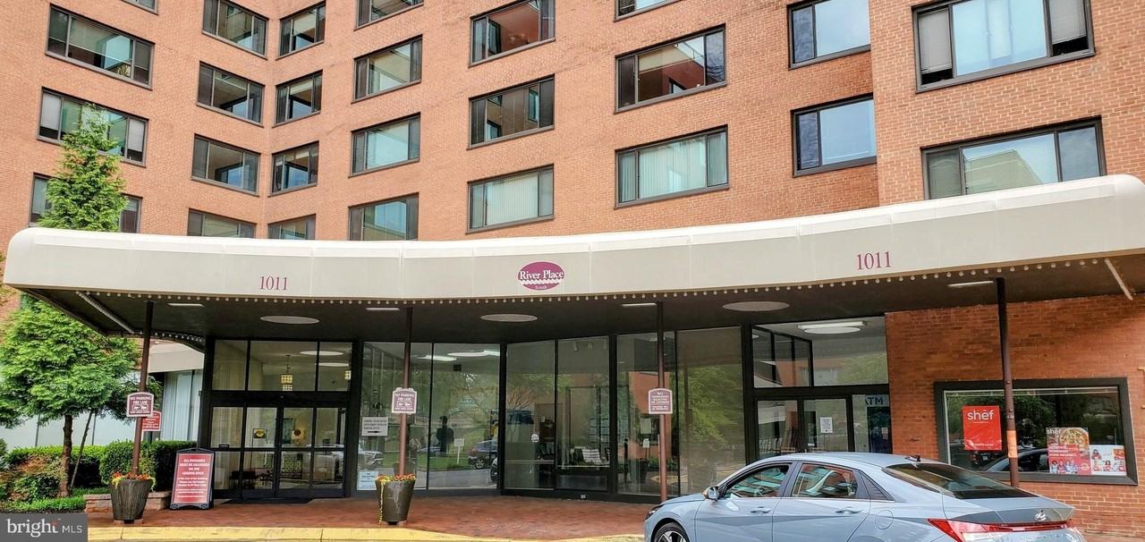 1011 Arlington Blvd Apt 438 - Photo 2 of 41