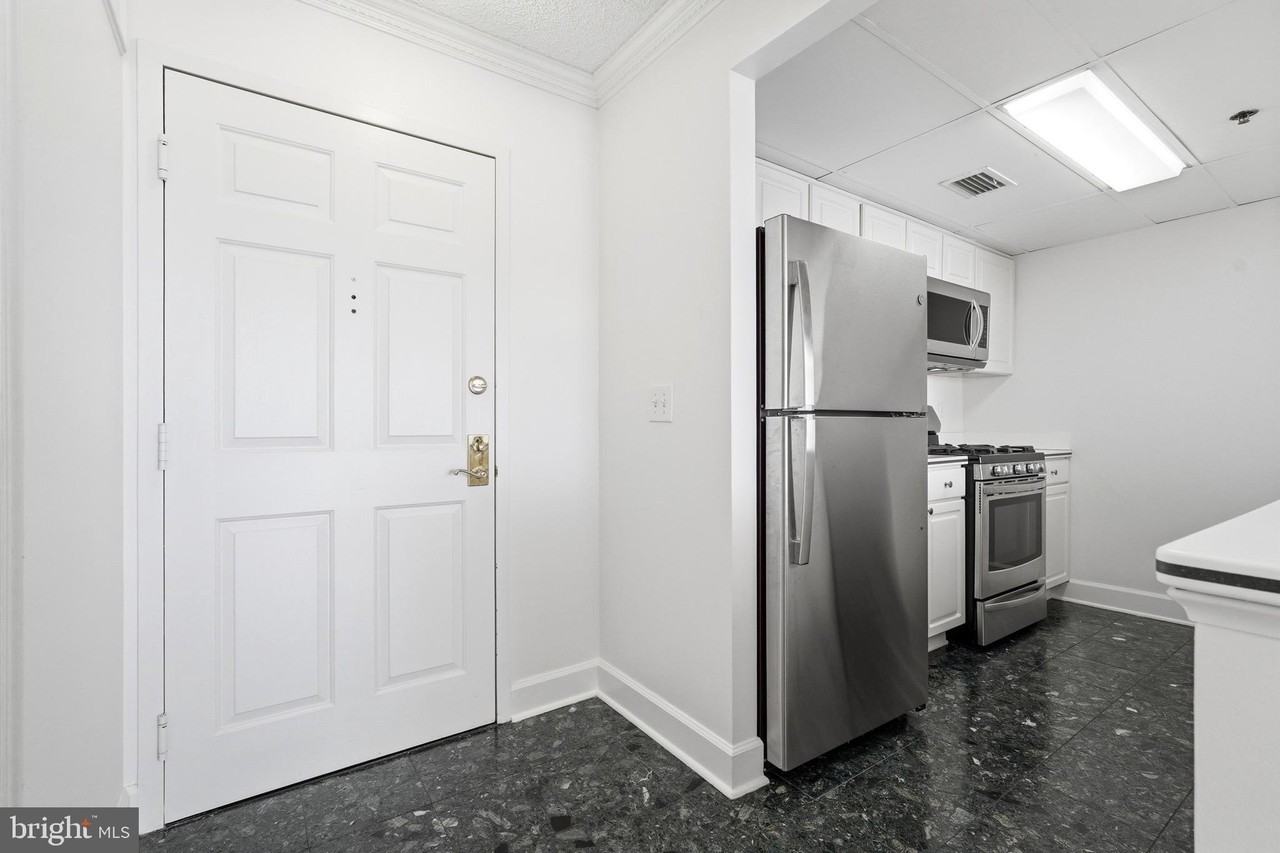 1276 N Wayne St #319 - Photo 4 of 29