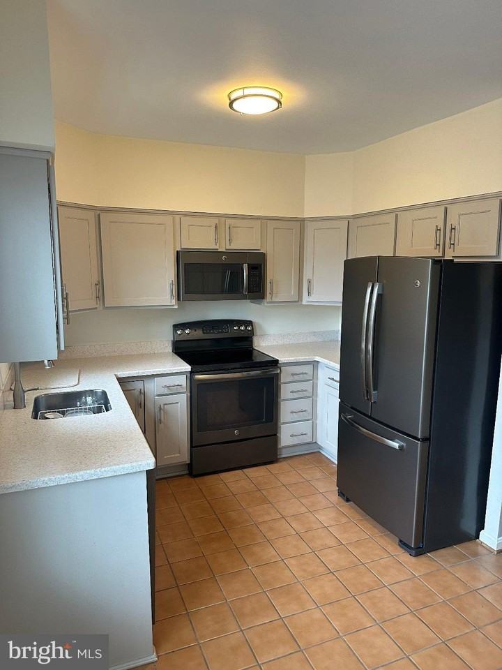 942 S Rolfe St - Photo 2 of 34