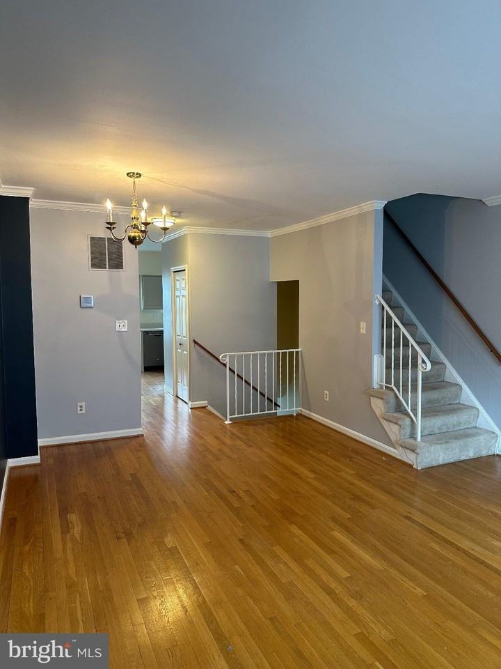 942 S Rolfe St - Photo 4 of 34