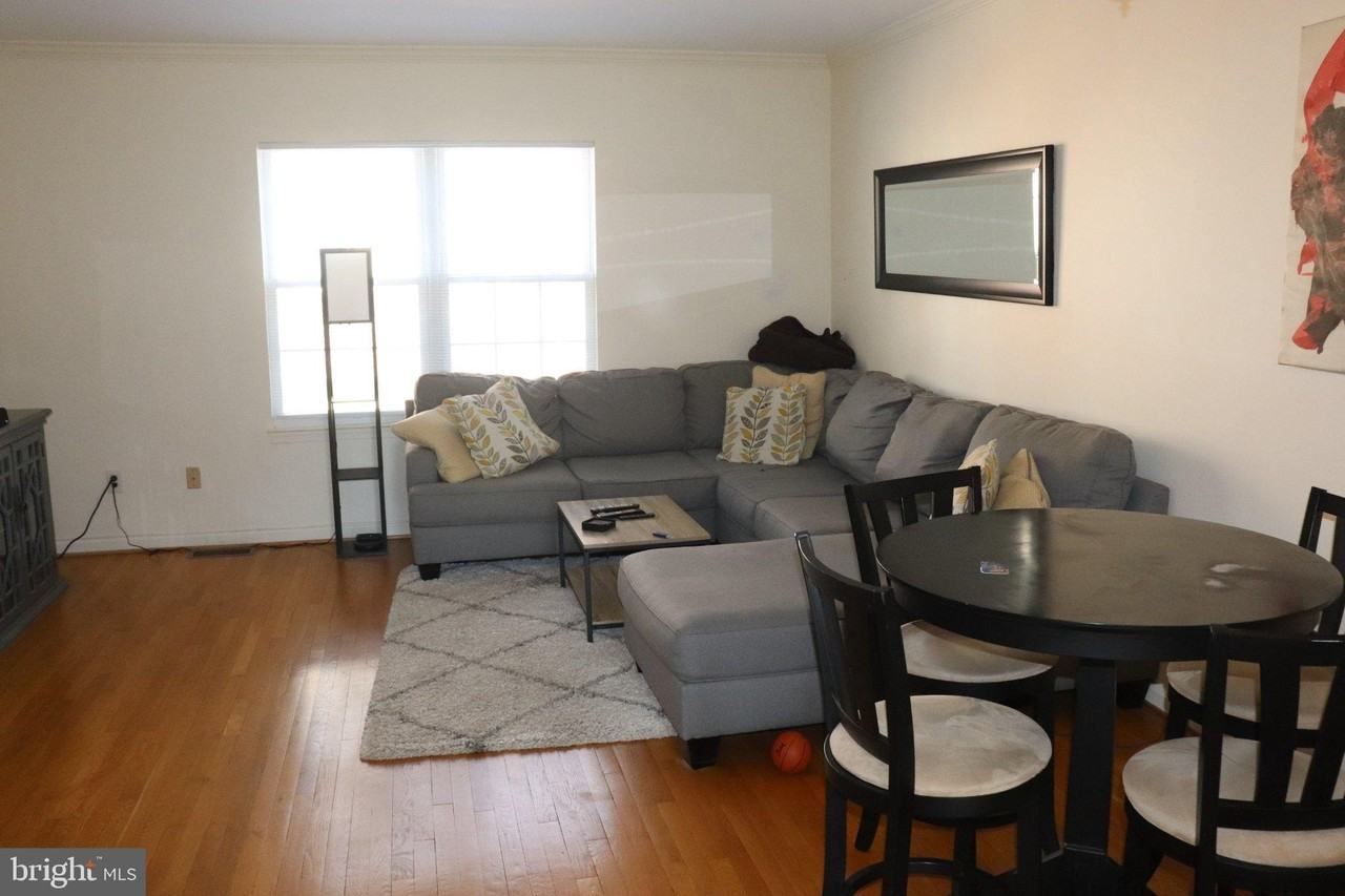 942 S Rolfe St - Photo 5 of 34