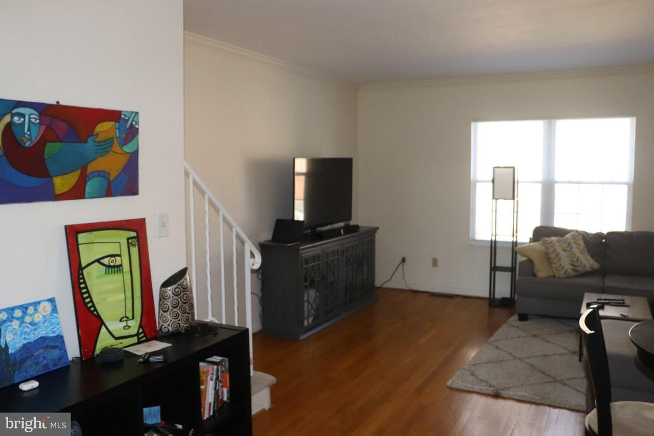 942 S Rolfe St - Photo 6 of 34