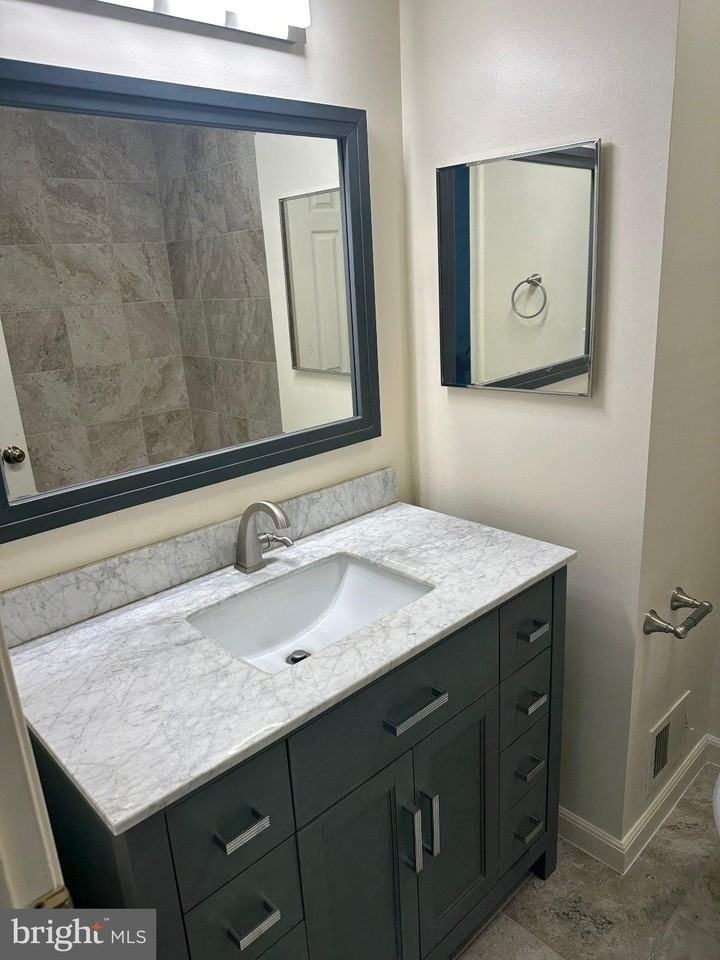 942 S Rolfe St - Photo 7 of 34