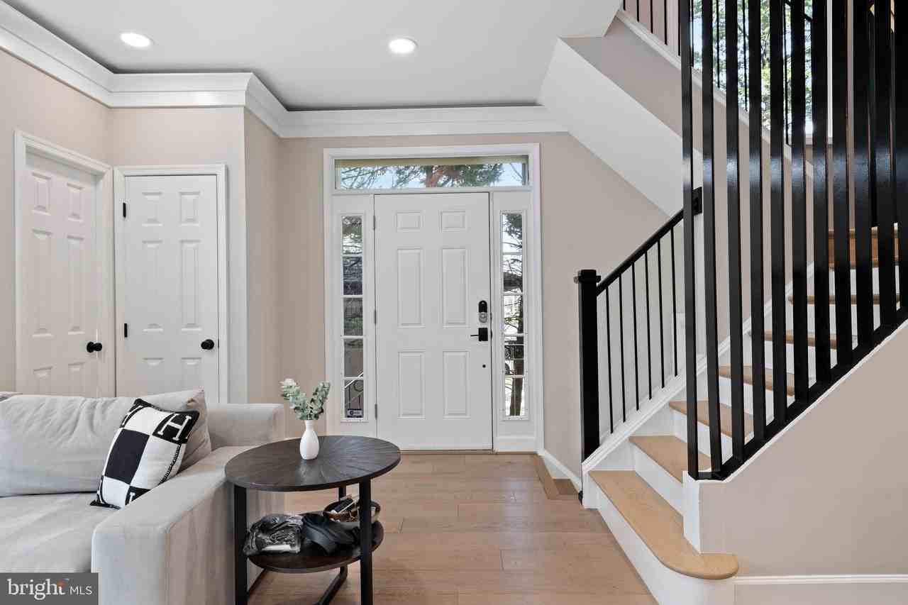 1170 N Vernon St - Photo 3 of 38