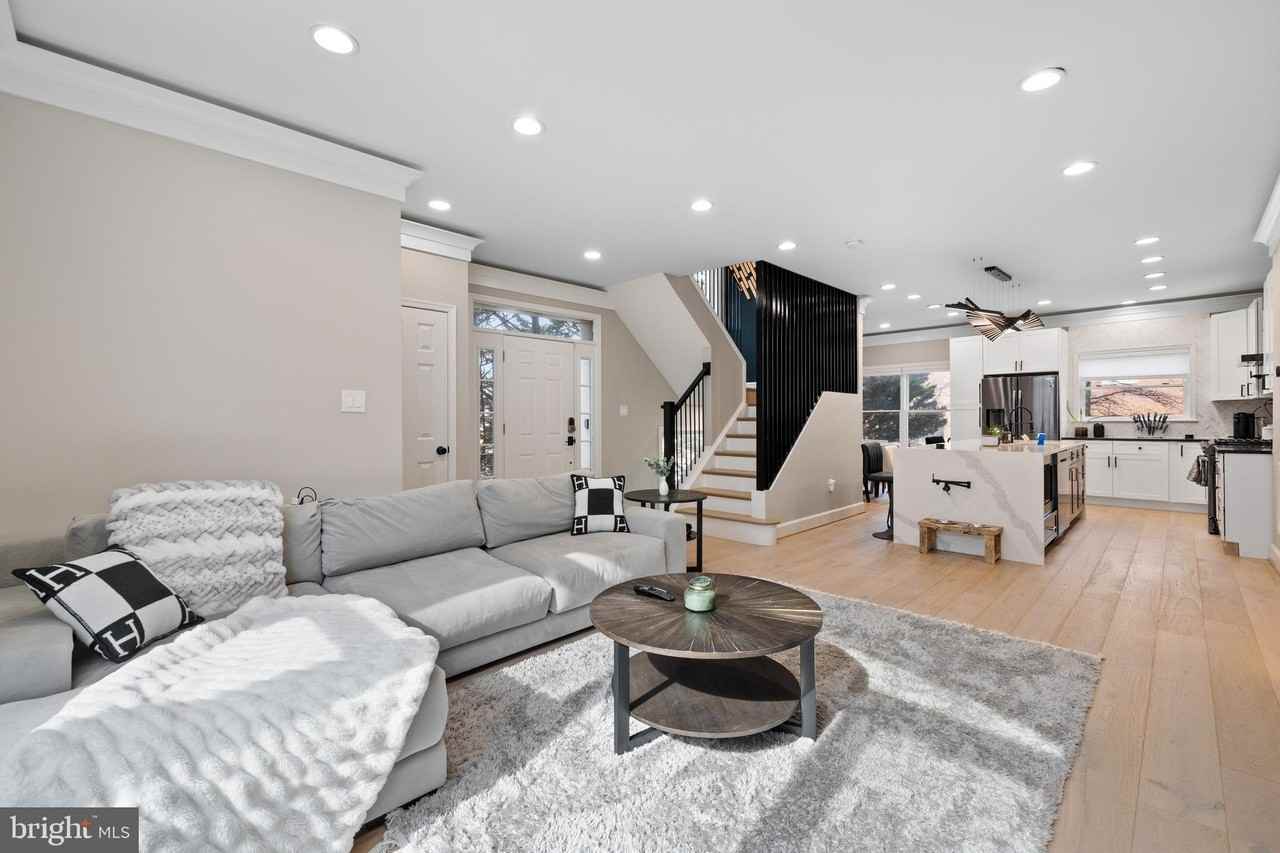 1170 N Vernon St - Photo 6 of 38