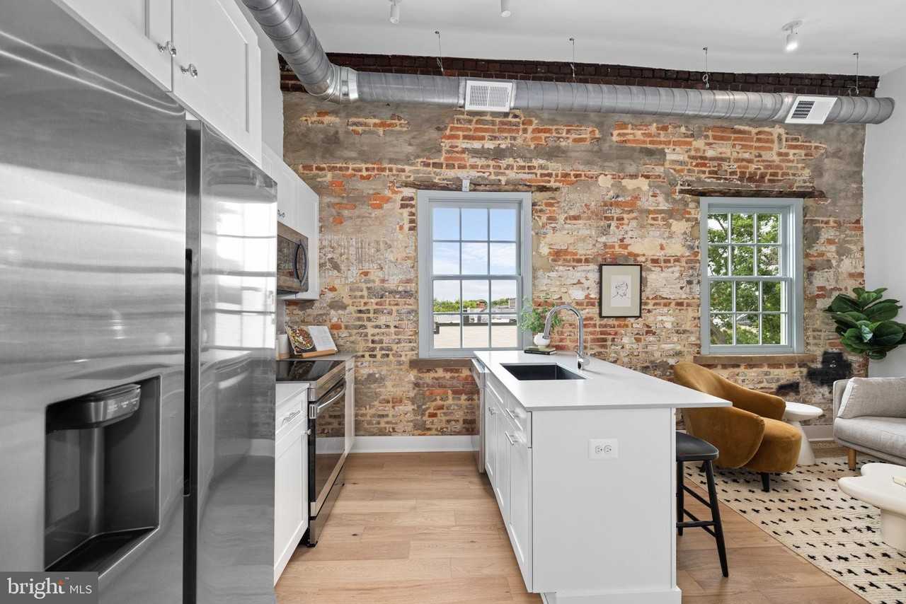 901 King St #201 - Photo 4 of 32