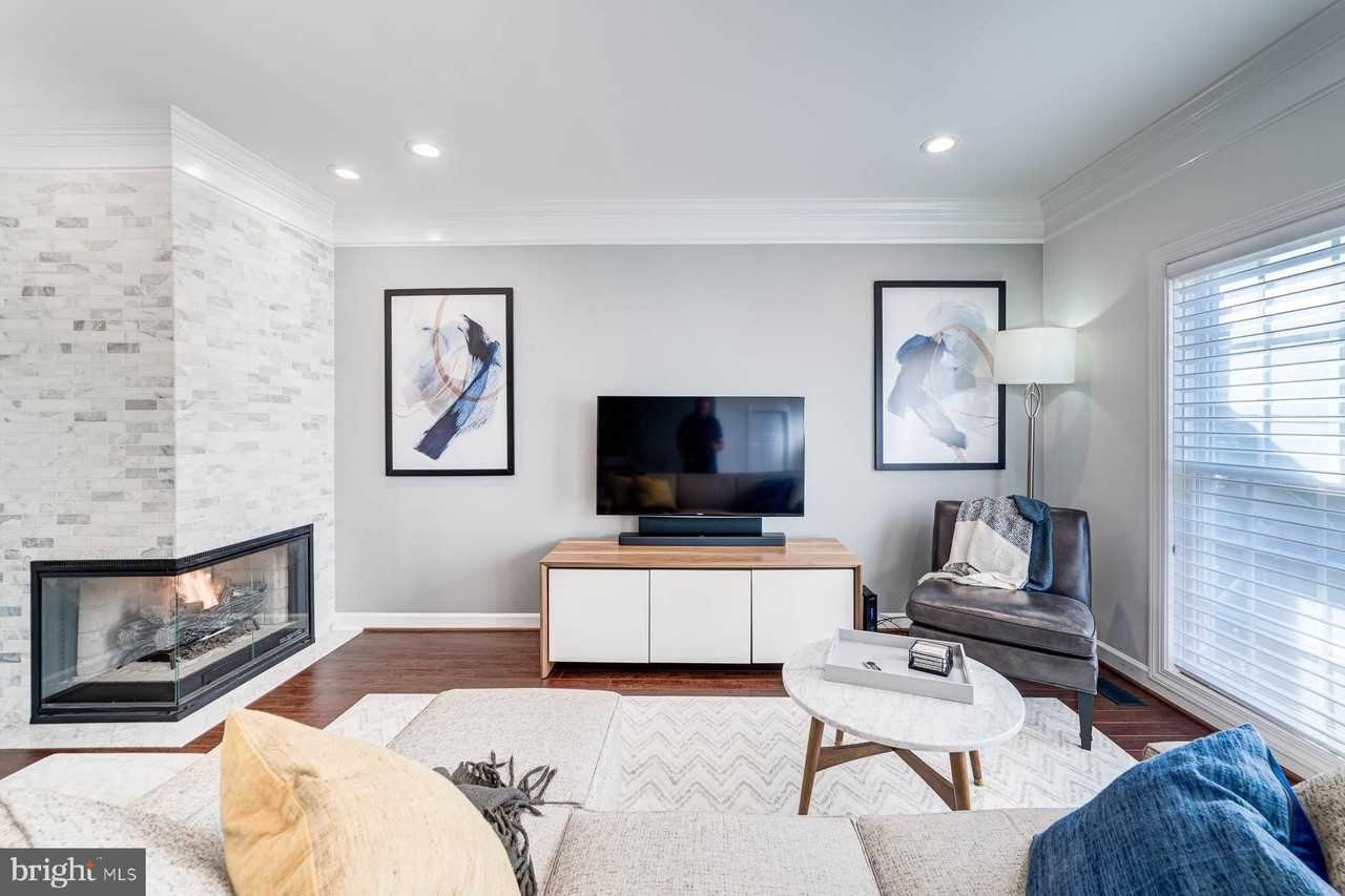 947 Harrison Cir - Photo 5 of 50