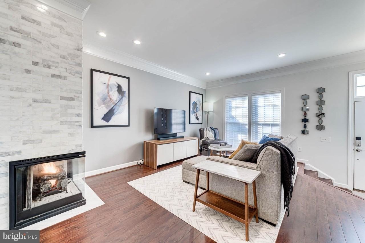 947 Harrison Cir - Photo 6 of 50