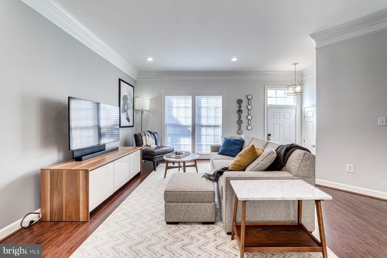 947 Harrison Cir - Photo 7 of 50