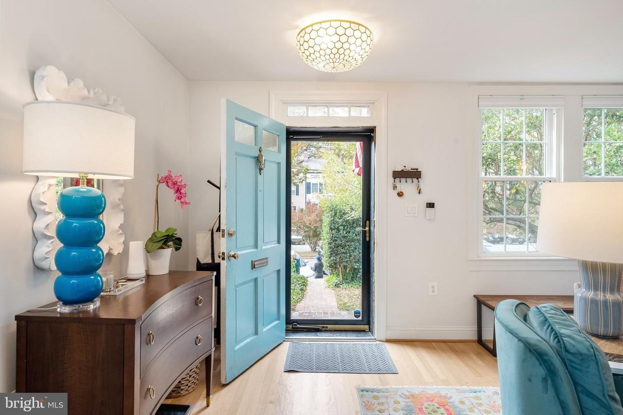 822 S Royal St - Photo 5 of 50