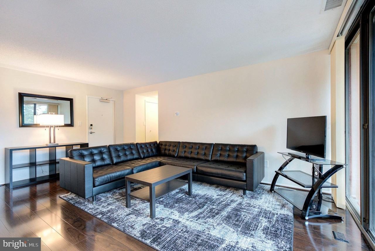 8 S Van Dorn St #608 - Photo 3 of 28