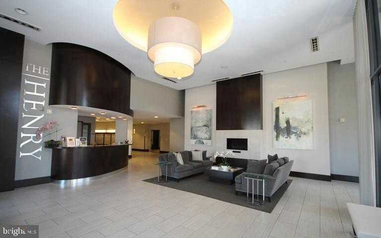 525 N Fayette St Unit 304 - Photo 2 of 22