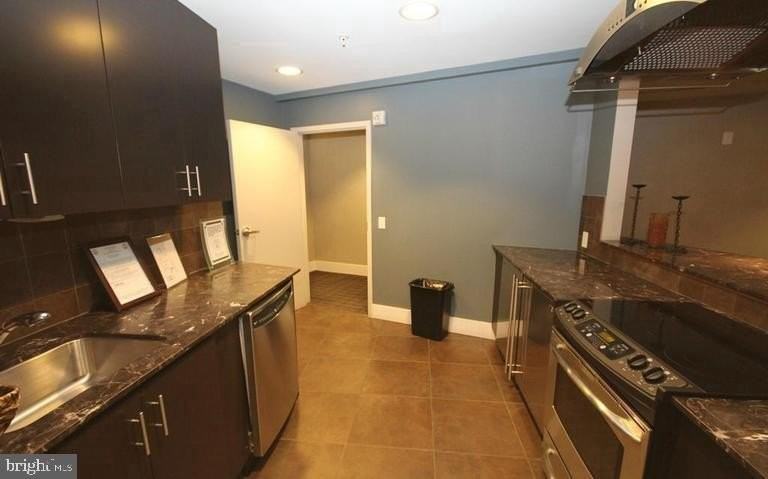 525 N Fayette St Unit 304 - Photo 6 of 22