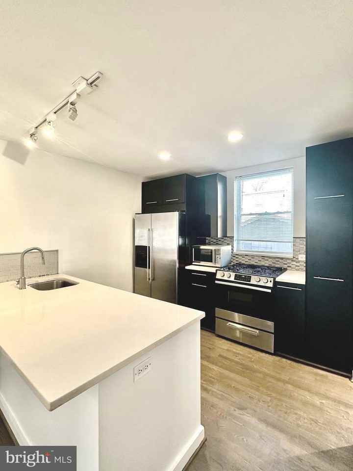 137 W Reed Ave - Photo 2 of 17