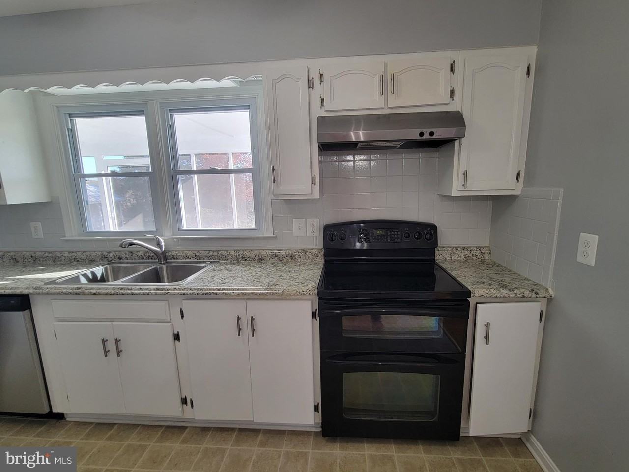 13341 Latham Ln - Photo 3 of 15