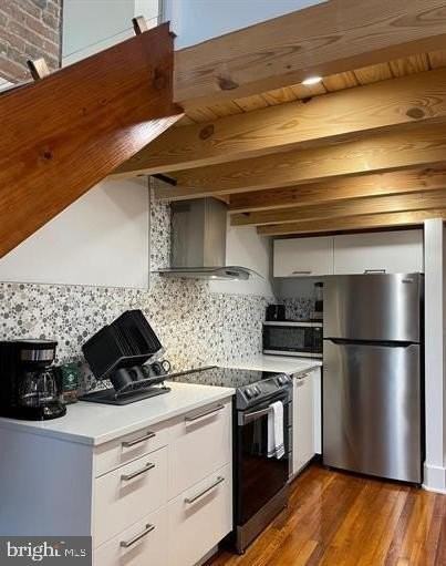 171 E Davis St #201 - Photo 2 of 10