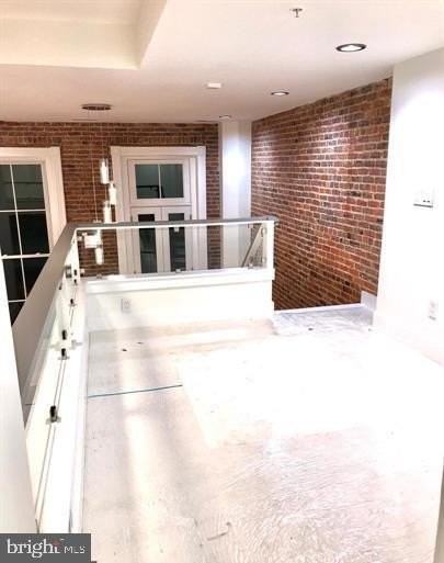 171 E Davis St #201 - Photo 3 of 10