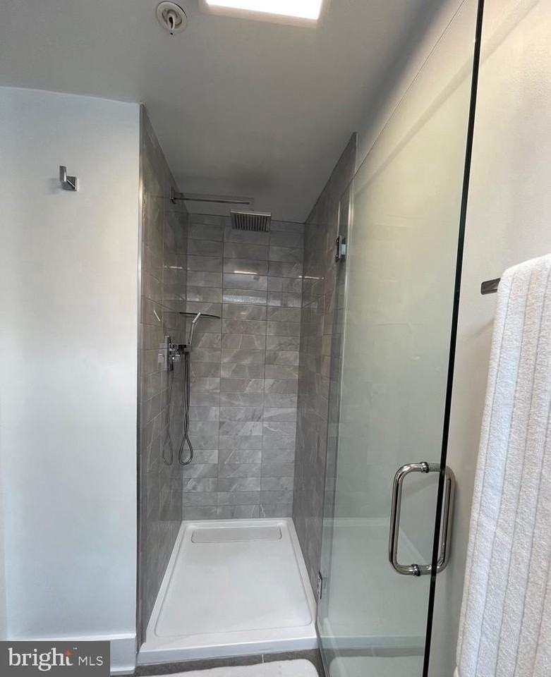 171 E Davis St #201 - Photo 5 of 10