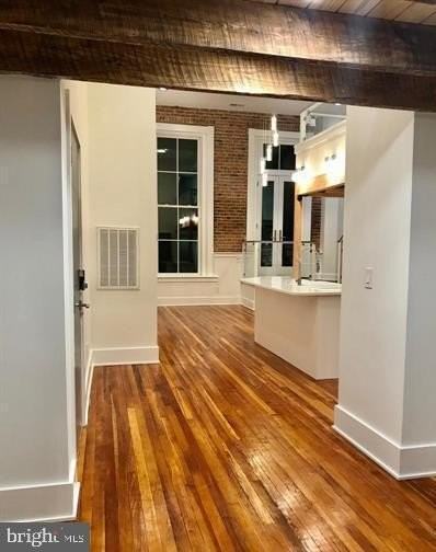 171 E Davis St #201 - Photo 7 of 10