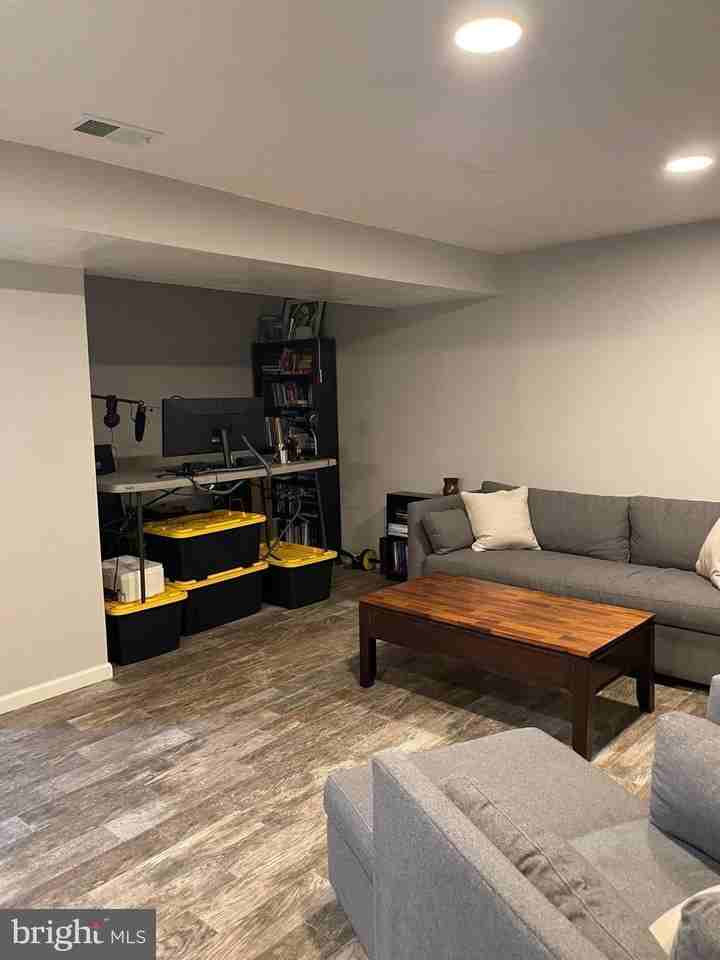 4129 Trowbridge St - Photo 4 of 30