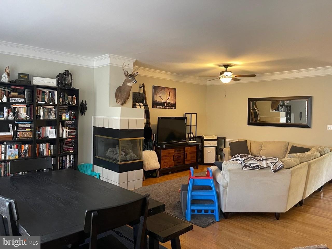 4129 Trowbridge St - Photo 6 of 30