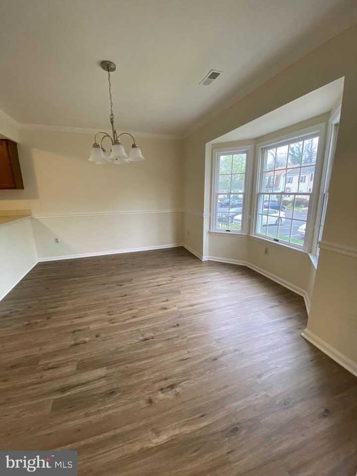 207 Fairfield Dr - Photo 2 of 17