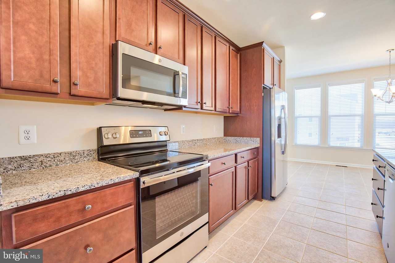 127 Keller Ct - Photo 2 of 50