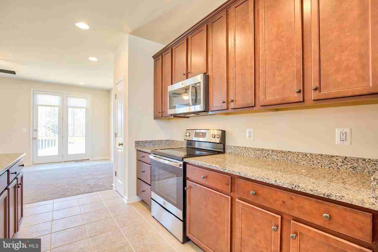 127 Keller Ct - Photo 5 of 50