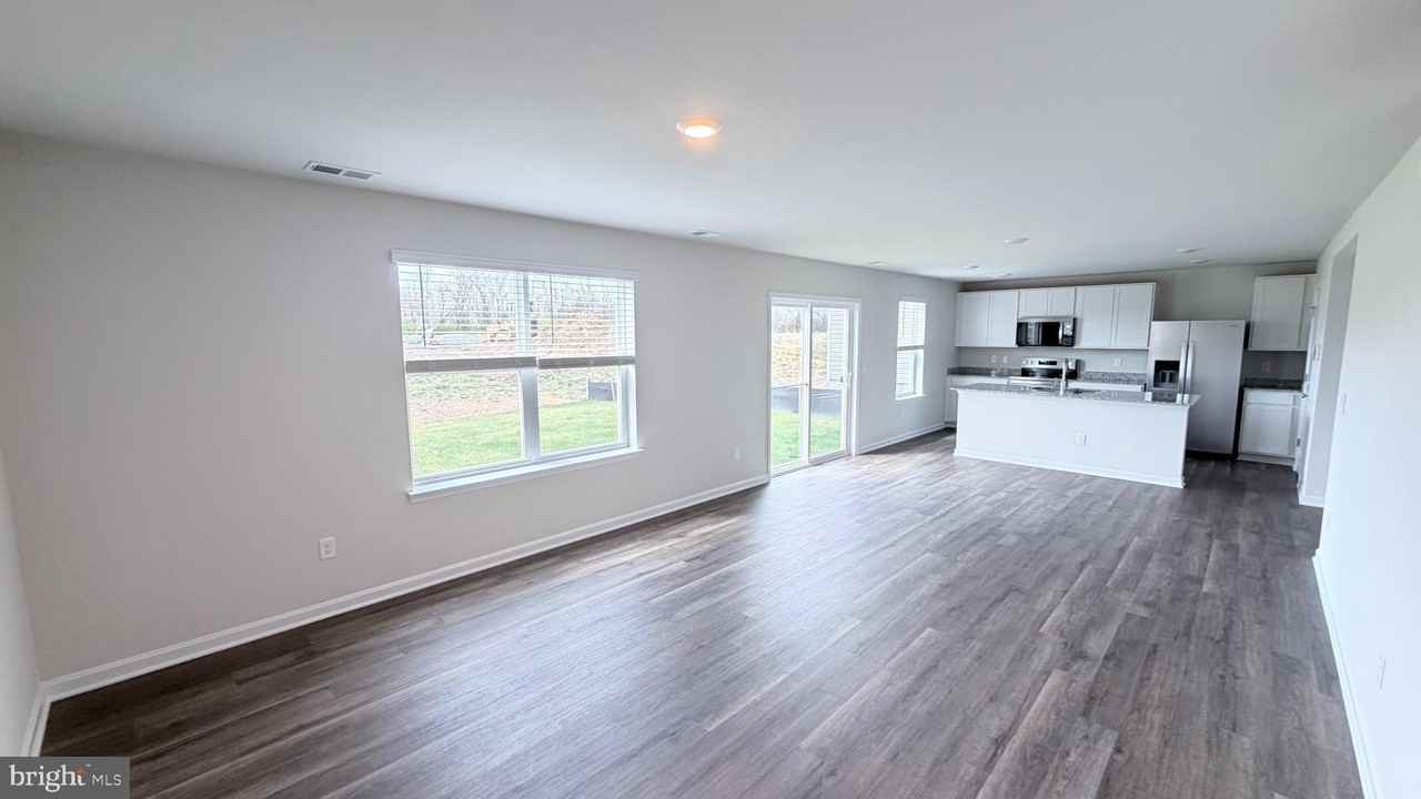 107 DINGES Street - Photo 4 of 32
