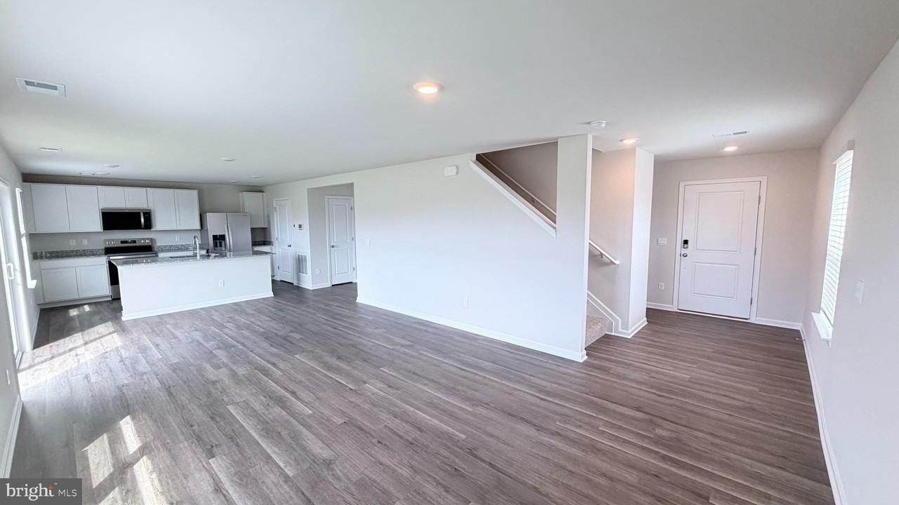 107 DINGES Street - Photo 5 of 32