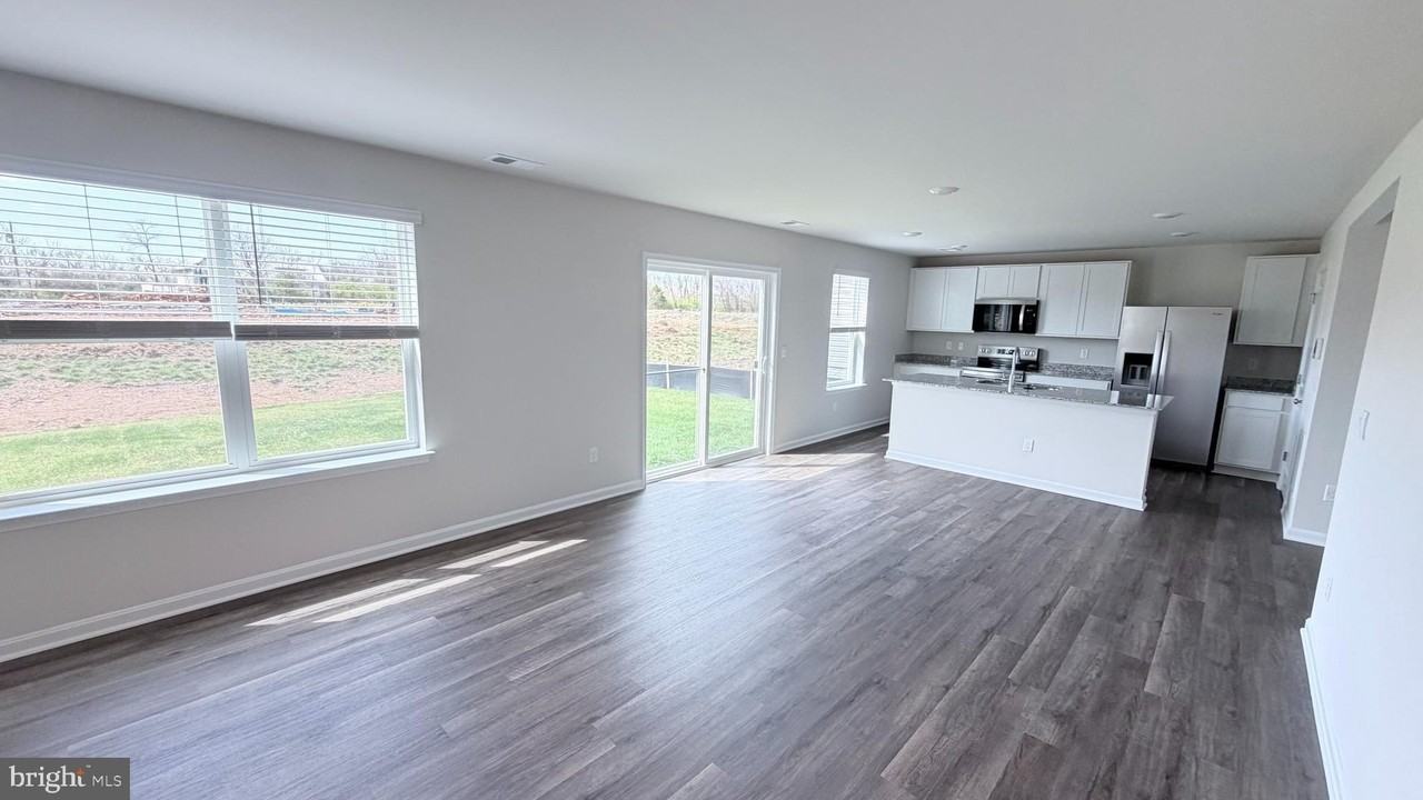107 DINGES Street - Photo 7 of 32