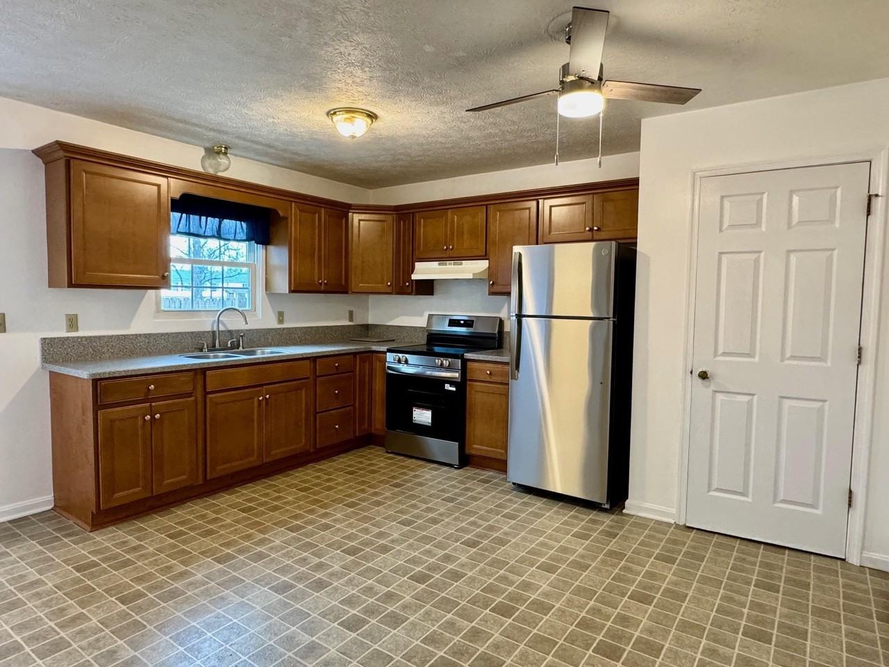 236 Nottoway Dr - Photo 4 of 21