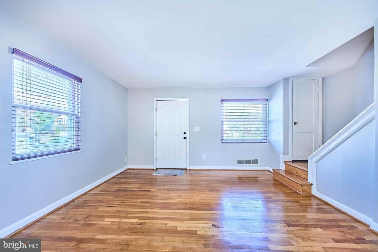 2319 Riverview Ter - Photo 4 of 50